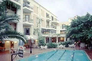 福尔泰扎酒店 罗希姆诺